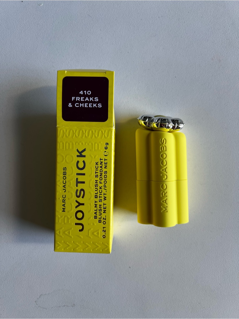 Marc Jacobs Yellow Daisy Lipstick Holder with Silver Flower Cap - Picture 2 of 5